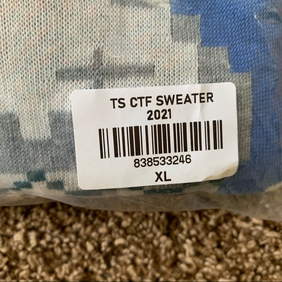 NEW Taylor Swift Christmas Tree Farm Sweater - Picture 8 of 9